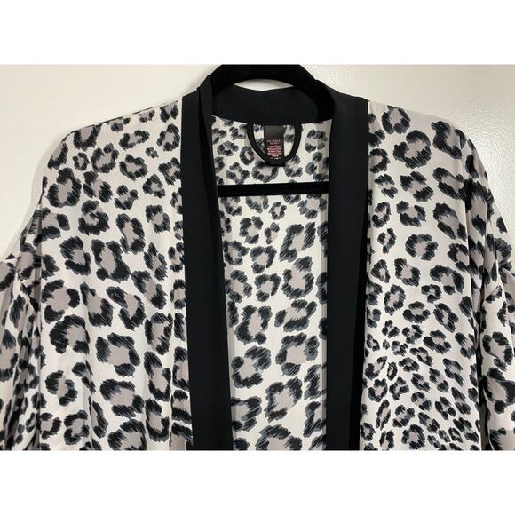 Victoria's Secret Black & White Animal Print Handkerchief Kimono Robe MEDIUM - Picture 4 of 9